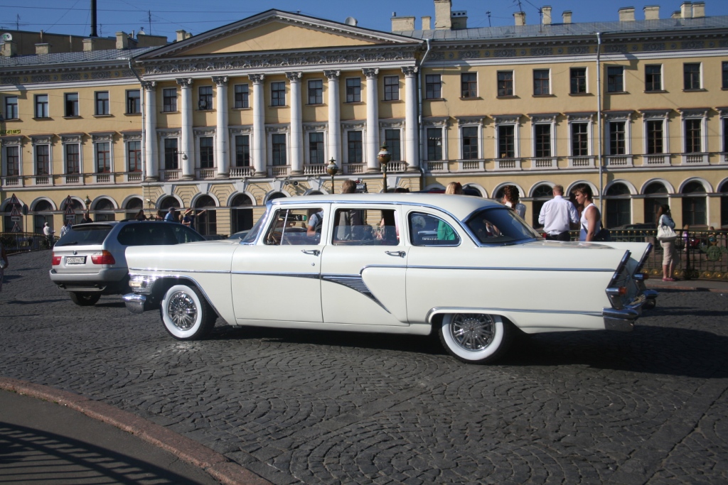 автомобиль чайка 
